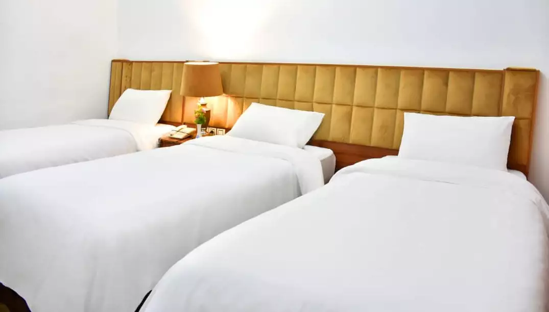 Alibaba https://cdn.alibaba.ir/ostorage/hotel-accommodation-images/68da86bc42794e78685eba9a_سه تخته سینگل.webp